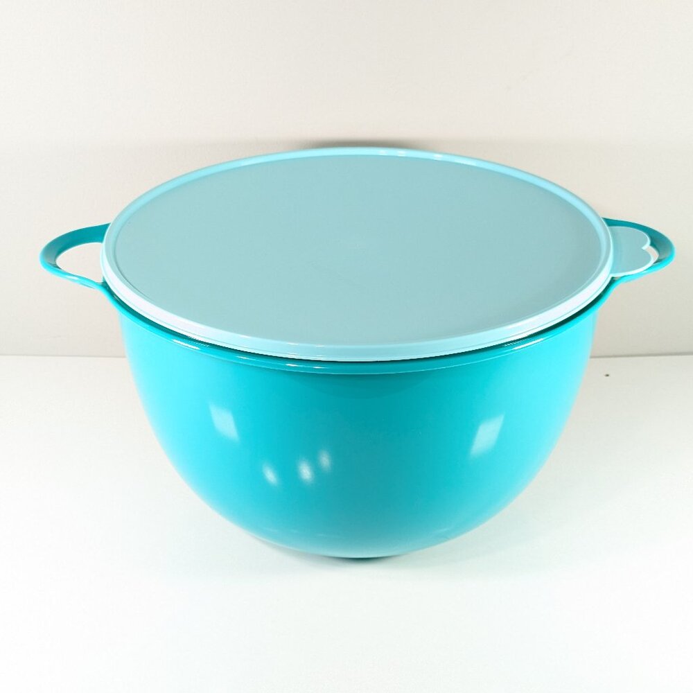 Retired 14L TUPPERWARE Thatsa JUMBO Bowl, large mixing bowl Teal / light blue